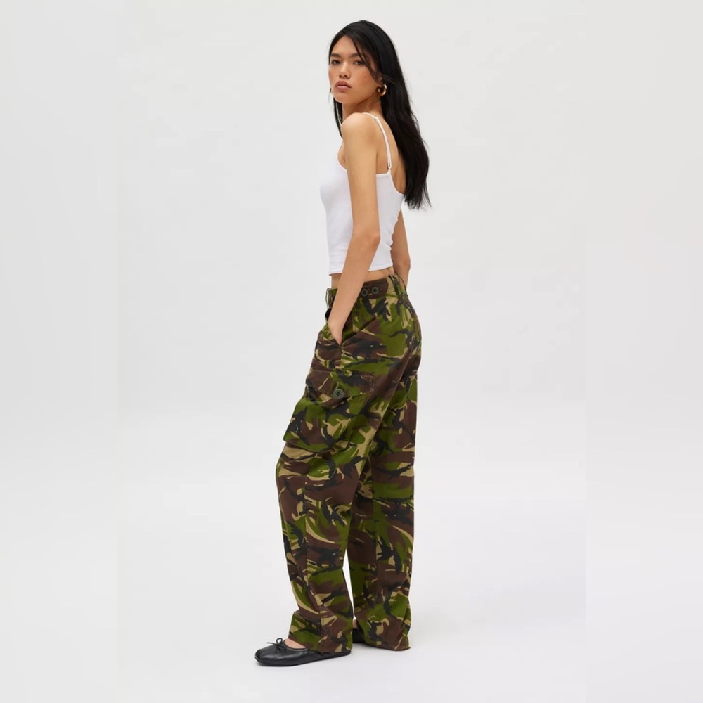 NWOT Urban Outfitters Urban Renewal Vintage Camo Painter Pant in Camo